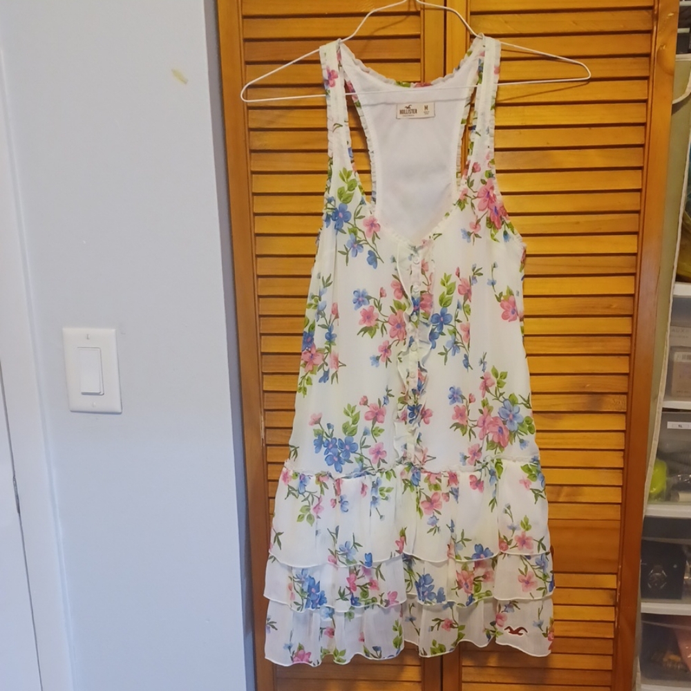 HOLLISTER  Size MED. Off White floral Ruffled Top Shirt